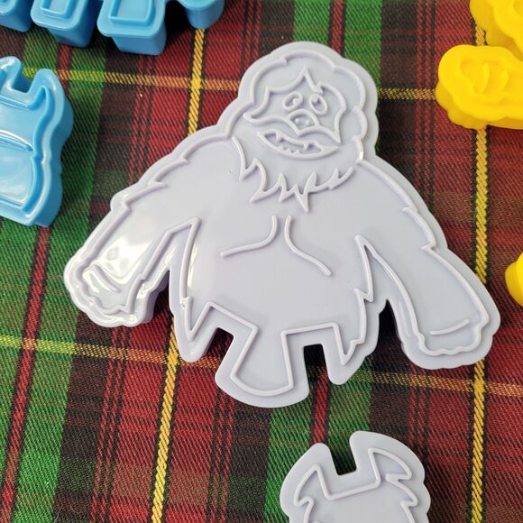 Rudolph the Red Nosed Reindeer Stand-Up Cookie Cutters 16pc 2007 - Picture 6 of 14